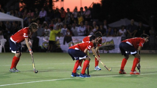 Chile against Argentina. Photo: Vasilios Devletoglou