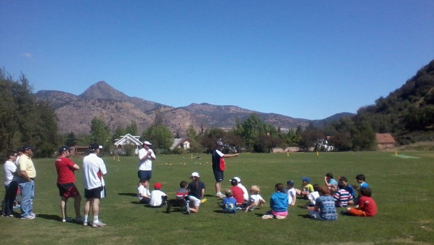 Tim Messner leads the first junior cricket session in Santiago. Photo: Daniel Boyle