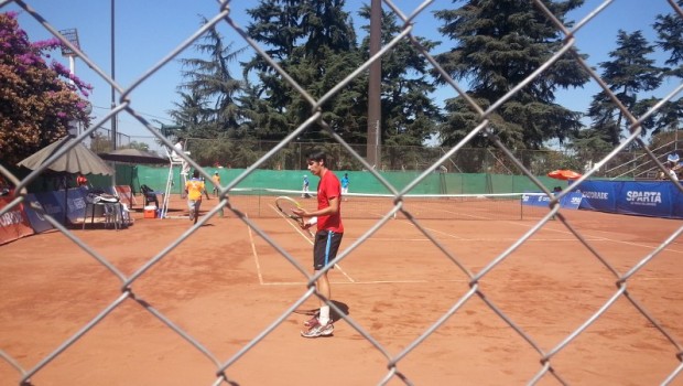 Paul Capdeville won in straight sets on the outer courts. Photo: Daniel Boyle