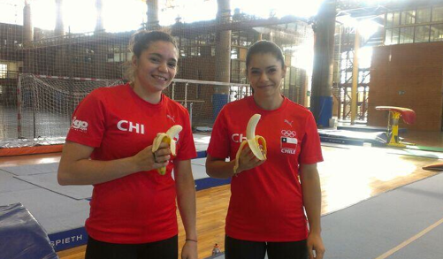 Simona and Martina Castro say no to racism. Photo: @martina_rocks/Twitter