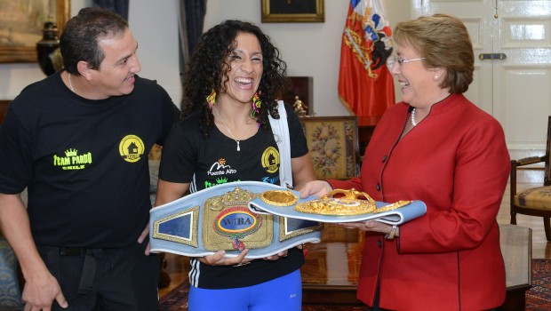 Carolina Rodríguez with Michelle Bachelet. Photo: Fotopresidencia