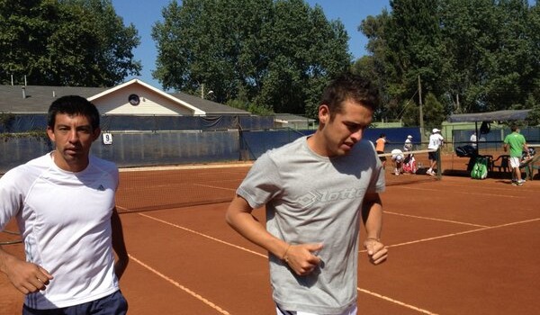 Juan Carlos Sáez trains with Jorge Aguilar. Photo: @abarcateam/Twitter