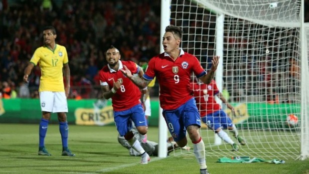 Eduardo Vargas scores for Chile. Photo: ANFP