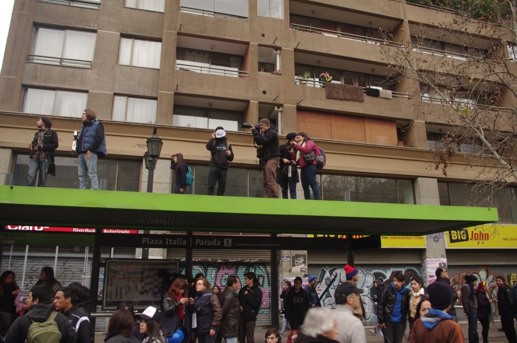Mark Teiwes photographing student protests in Chile.